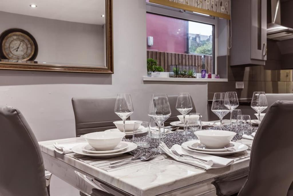 4 Bedroom House, 2 Min Walk From Station Londra Esterno foto